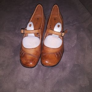 Earth Spirit brown distressed leather Mary Janes Size 8